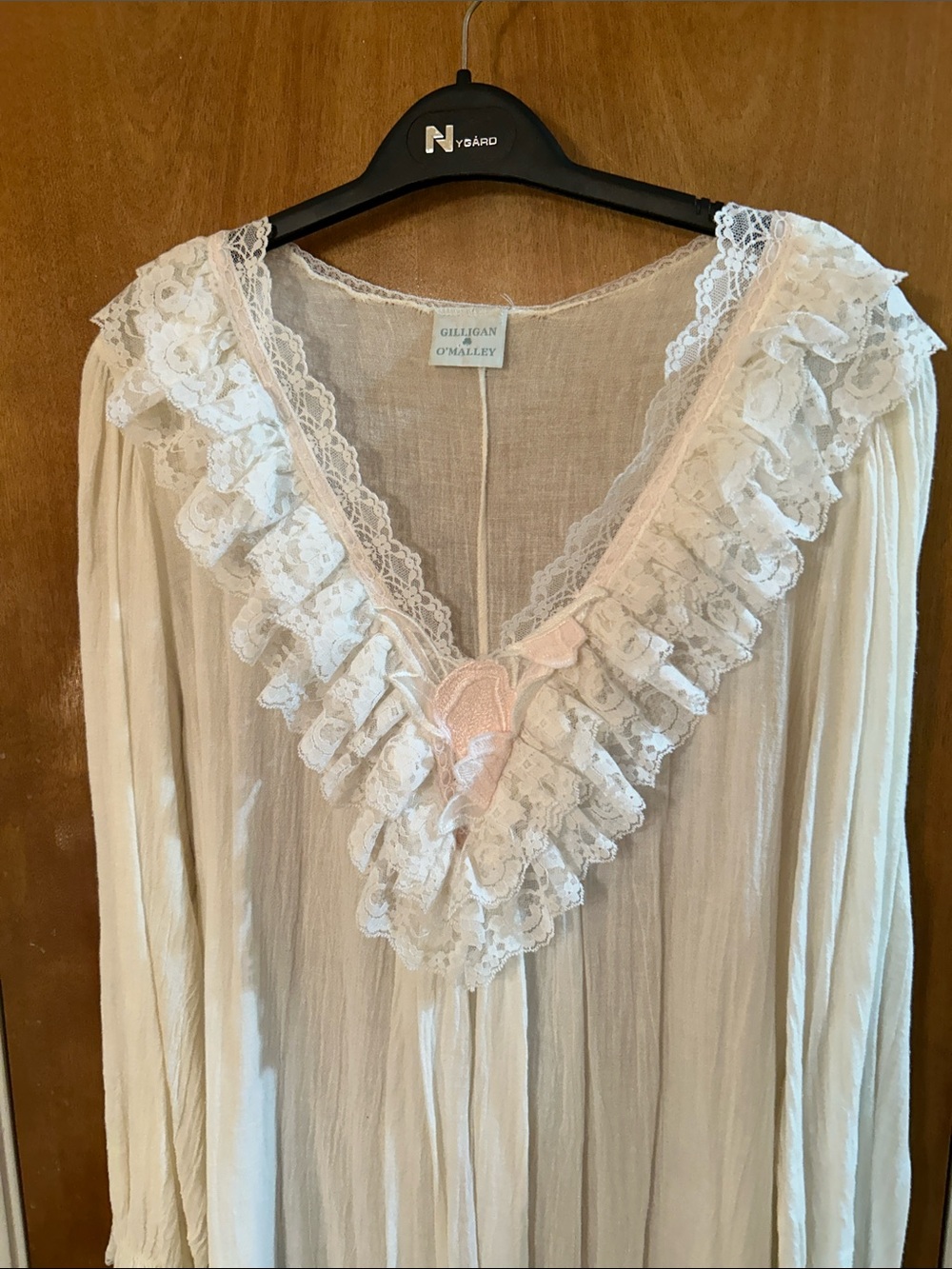 Vintage Women’s Lace V-Neck Nightgown - Cream with Pink Accent. L